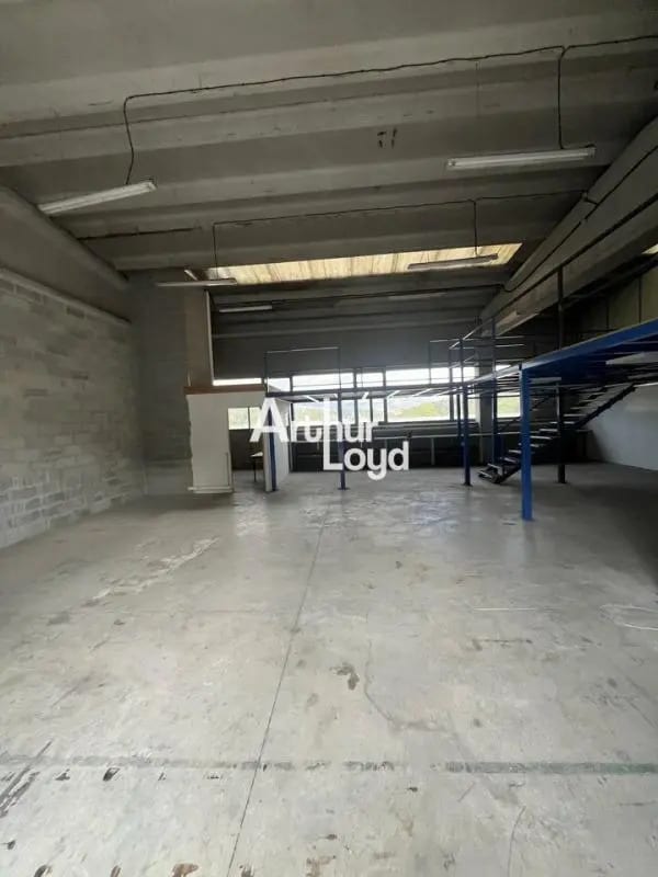 Plus de détails pour Local d'activités à louer