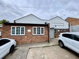 Plus de détails pour 24 Bates Rd, Romford - Bureau à louer