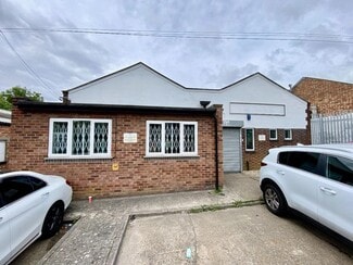 Plus de détails pour 24 Bates Rd, Romford - Industriel/Logistique à louer