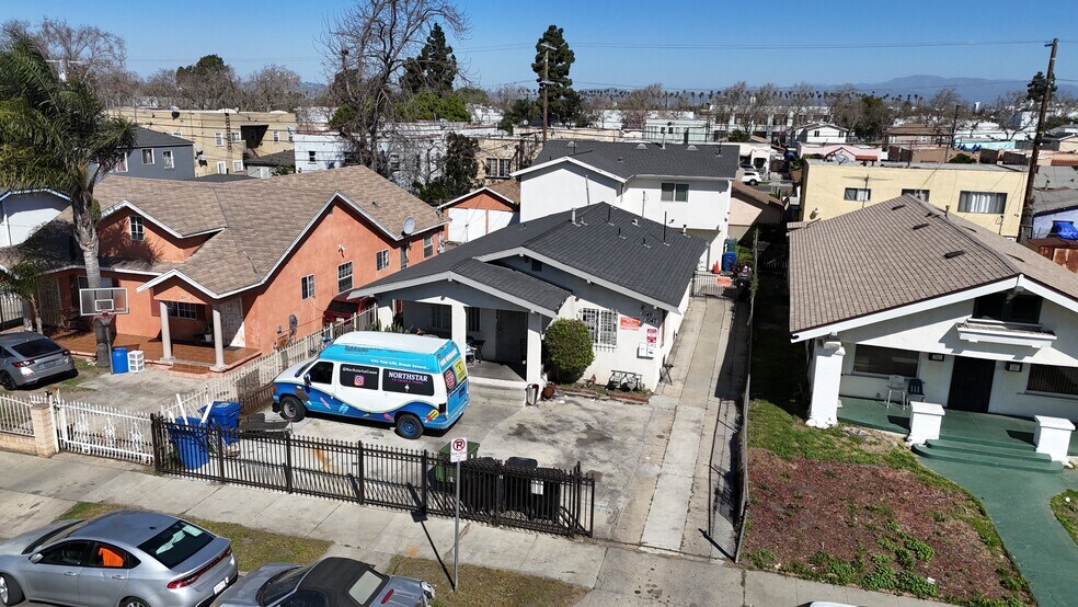 1049 W 61st St, Los Angeles, CA à vendre - Photo de l’immeuble – Image 2 sur 8