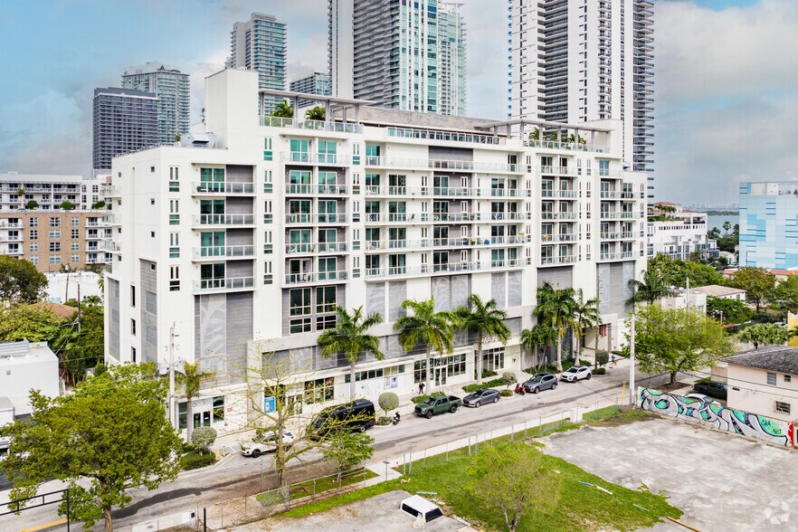 321 NE 26th St, Miami, FL à louer - Photo de l’immeuble – Image 3 sur 25