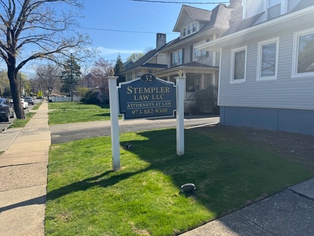 32 Smull Ave, Caldwell, NJ à louer - Photo de l’immeuble – Image 2 sur 17