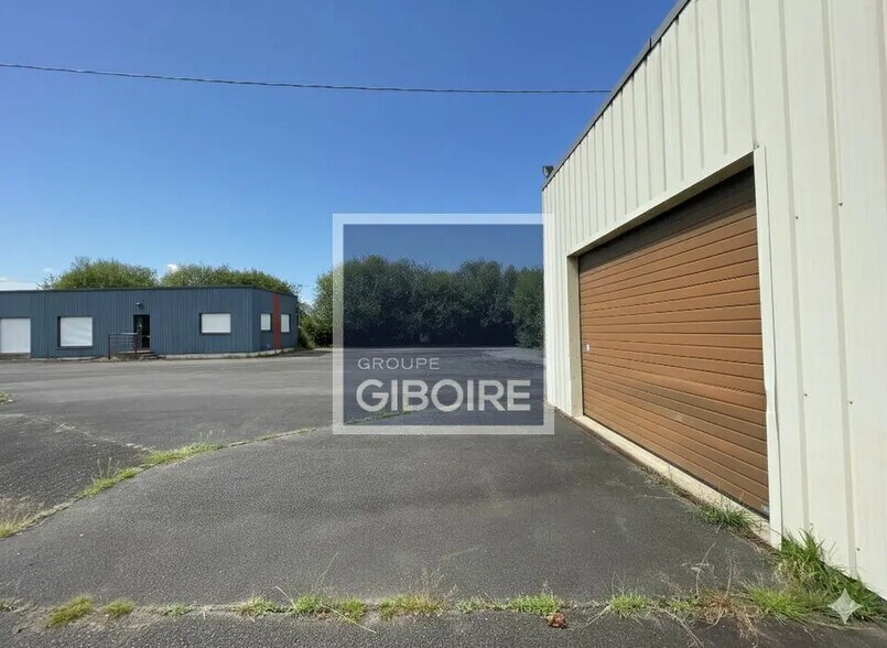 Industriel/Logistique dans Langan à vendre - Photo de l’immeuble – Image 2 sur 12