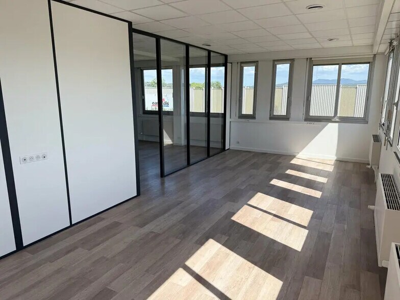 Bureau dans Aix-en-Provence à louer - Photo de l’immeuble – Image 3 sur 6