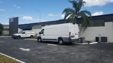 1815 10th Ave N, Lake Worth Beach, FL à louer Photo de l’immeuble– Image 1 sur 22