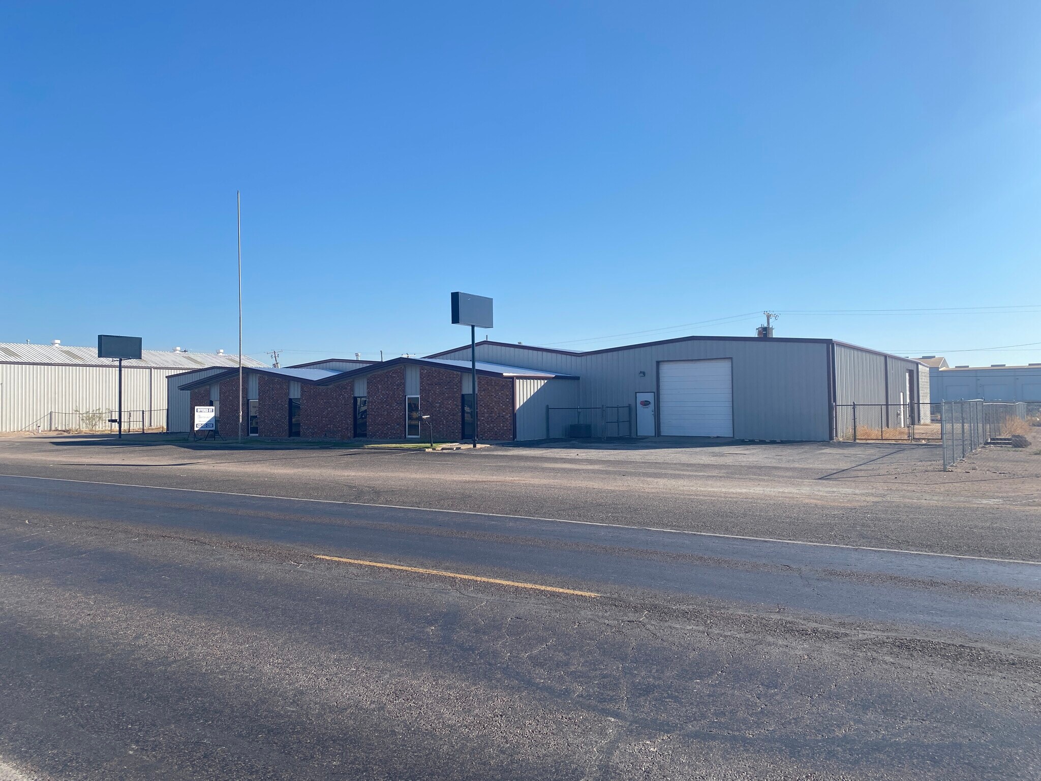 8326 N County Rd W, Odessa, TX à louer Photo de l’immeuble– Image 1 sur 33