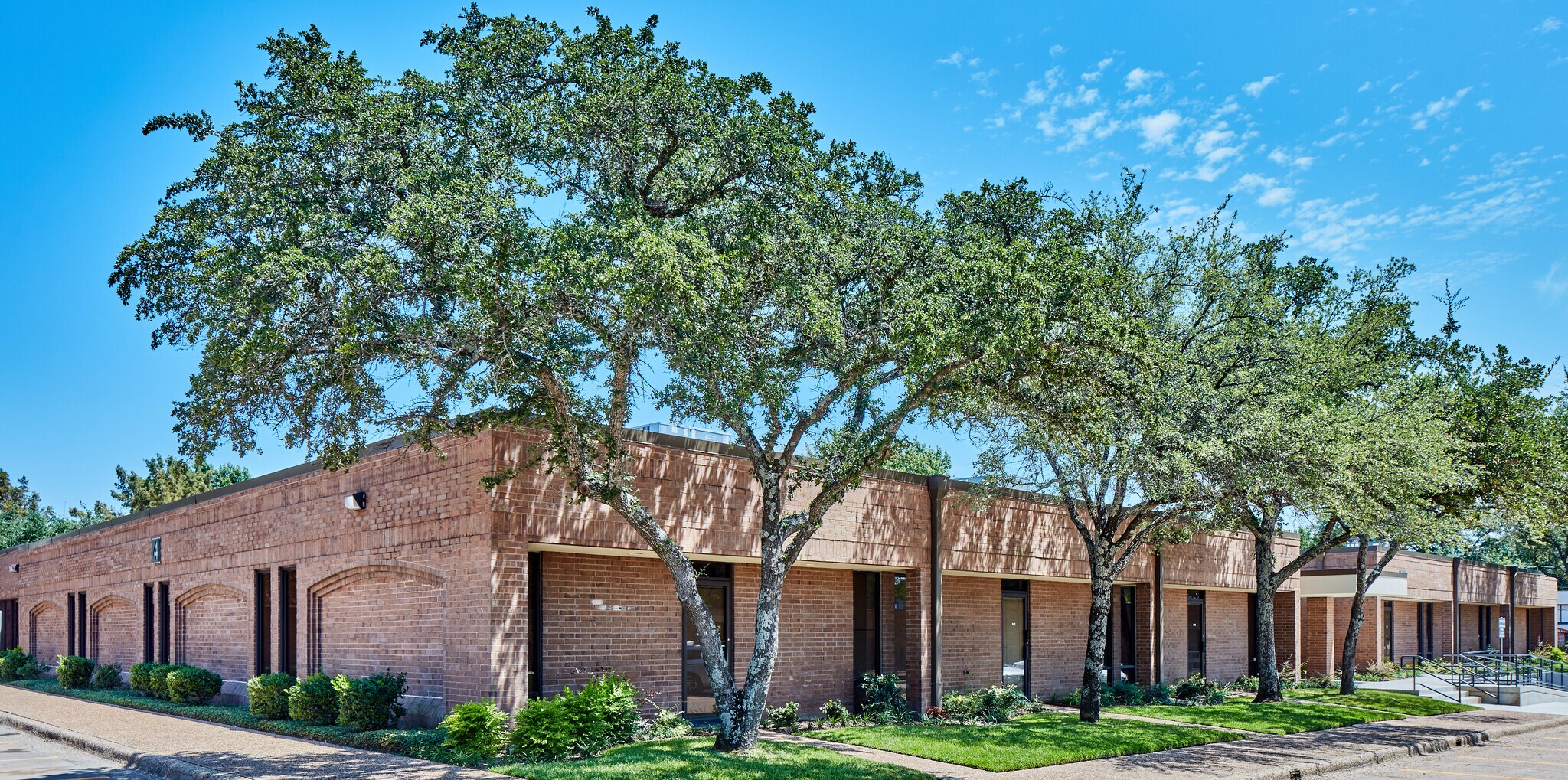 3800 Paluxy Dr, Tyler, TX à louer Photo de l’immeuble– Image 1 sur 8