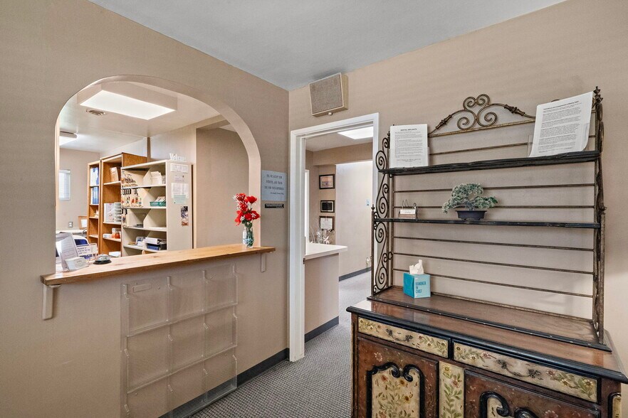700 S Brea Blvd, Brea, CA à vendre - Photo de l’immeuble – Image 3 sur 25