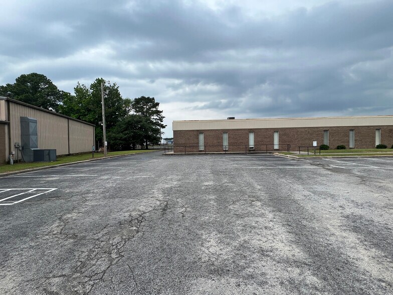 404 St Andrews Dr, Greenville, NC à louer - Photo de l’immeuble – Image 3 sur 20