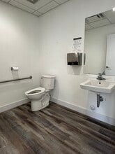 10416 81st Ave NW, Edmonton, AB à louer Photo intérieure– Image 2 sur 7