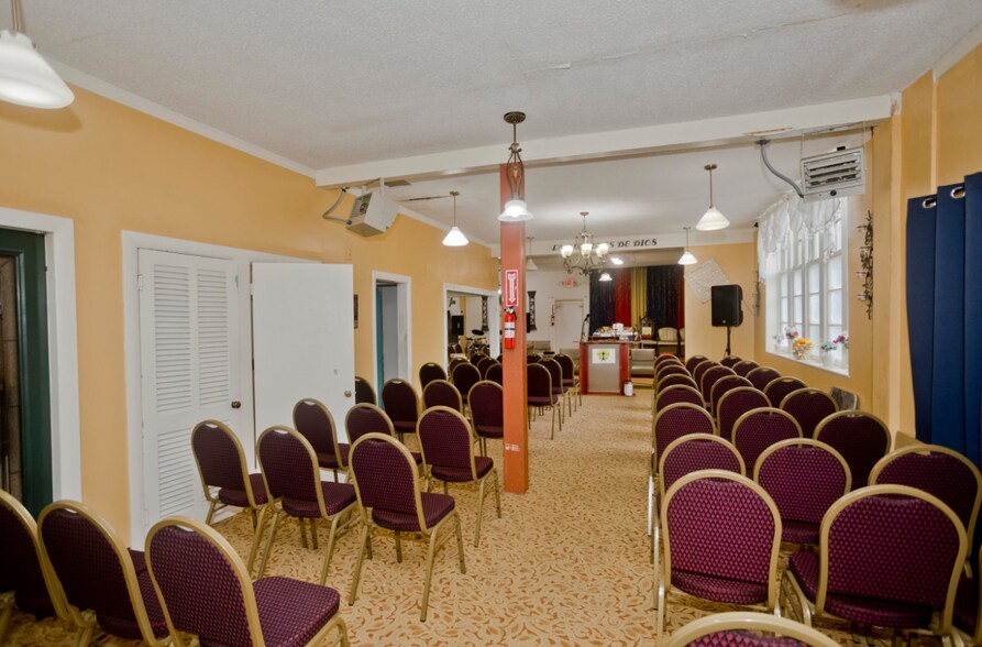 193 Elm St, Holyoke, MA à vendre - Photo intérieure – Image 2 sur 5