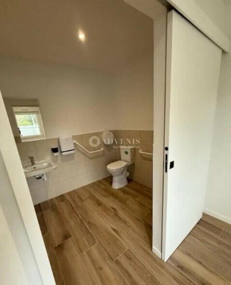 Local commercial dans Saint-Jean-de-Védas à vendre - Photo de l’immeuble – Image 3 sur 4