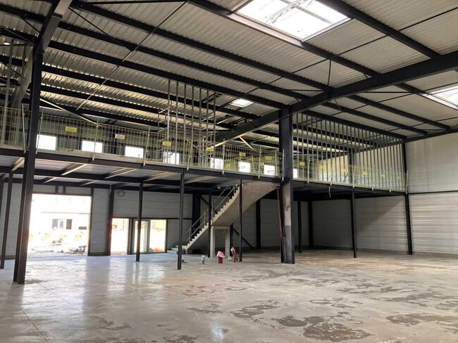 Plus de détails pour Avenue De La Demi-Lune, Roissy-en-France - Bureau, Local d'activités à louer