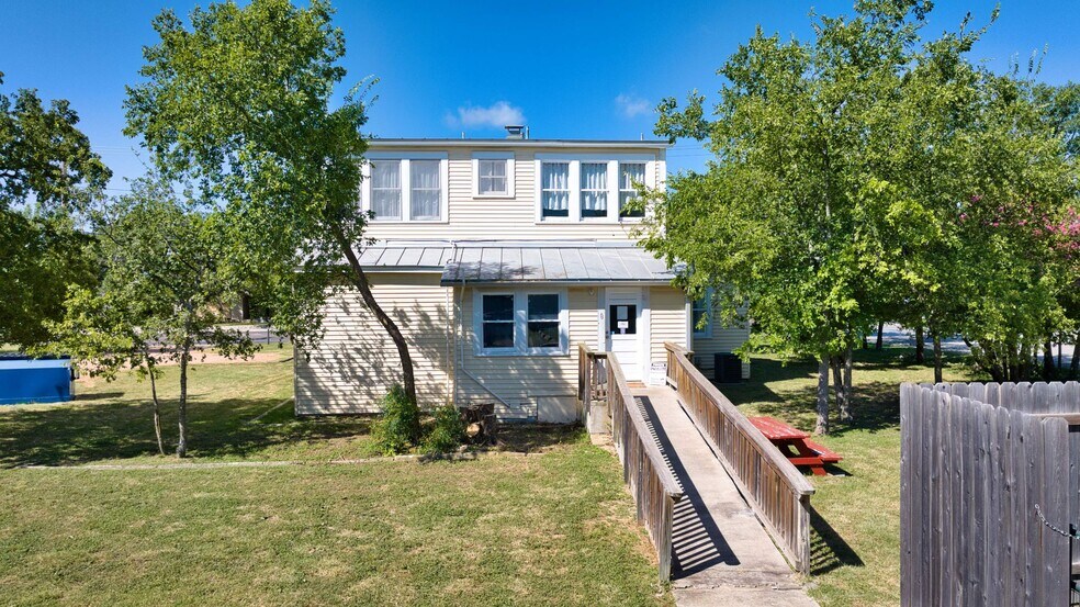 1016 Main St, Kerrville, TX à vendre - Photo de l’immeuble – Image 3 sur 14