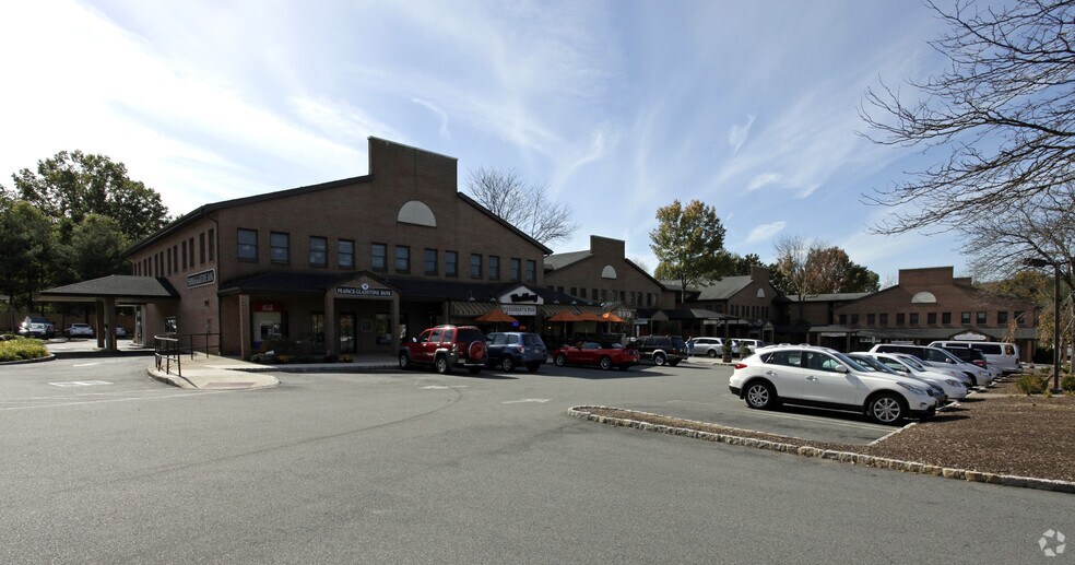 59 E Mill Rd, Long Valley, NJ à louer - Photo de l’immeuble – Image 2 sur 16