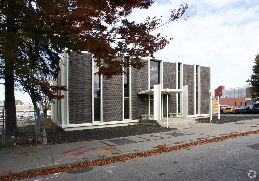 375 Common St, Lawrence, MA à louer - Photo principale – Image 1 sur 2