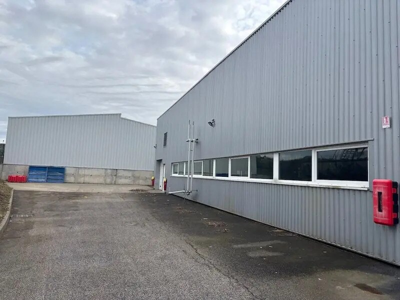 Local d'activités dans Yssingeaux à vendre Photo de l’immeuble– Image 1 sur 8