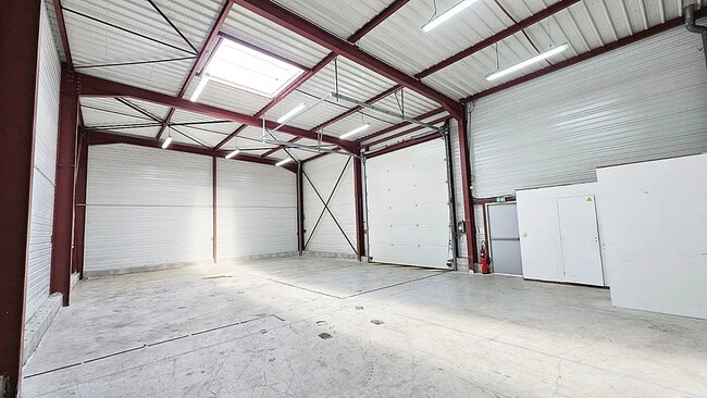 Plus de détails pour 6 Bis Rue Sophie Germain, Fontenay-Trésigny - Local d'activités à louer