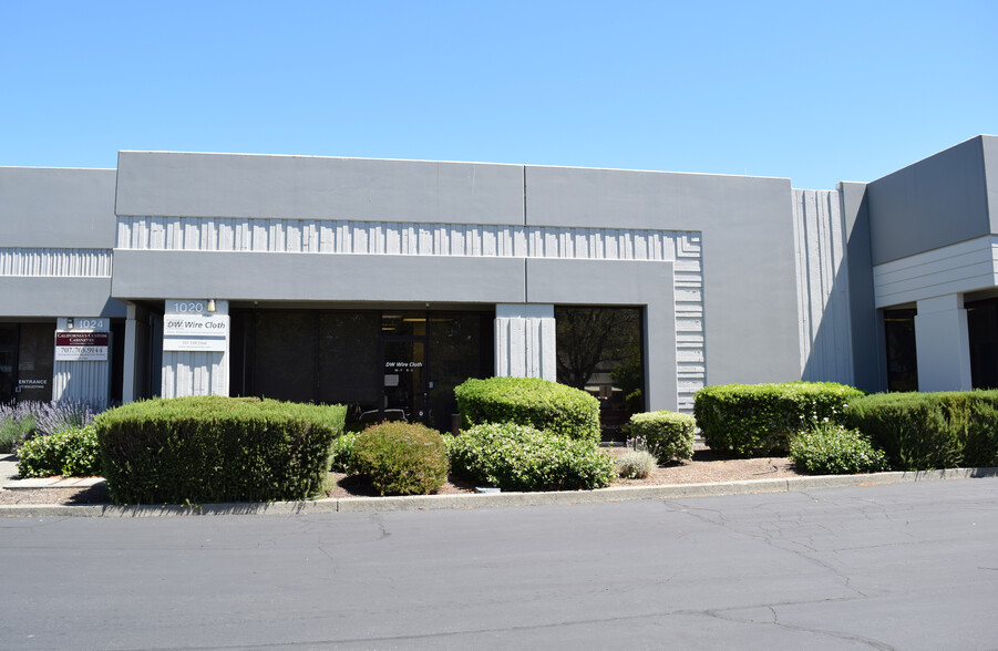 1020 Clegg Ct, Petaluma, CA à louer - Photo de l’immeuble – Image 2 sur 5