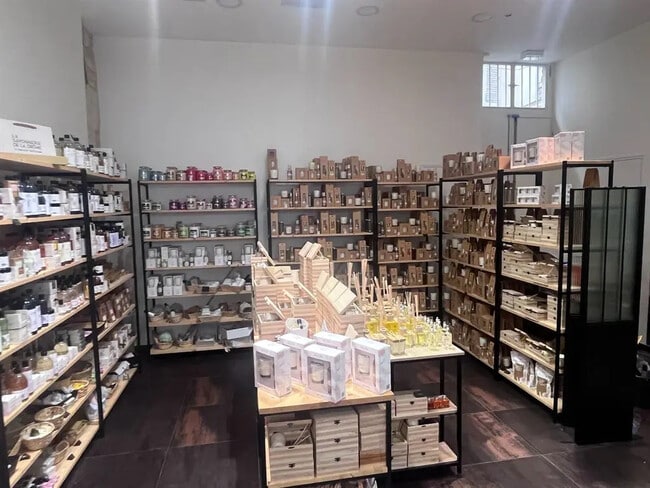 Plus de détails pour Local commercial à louer