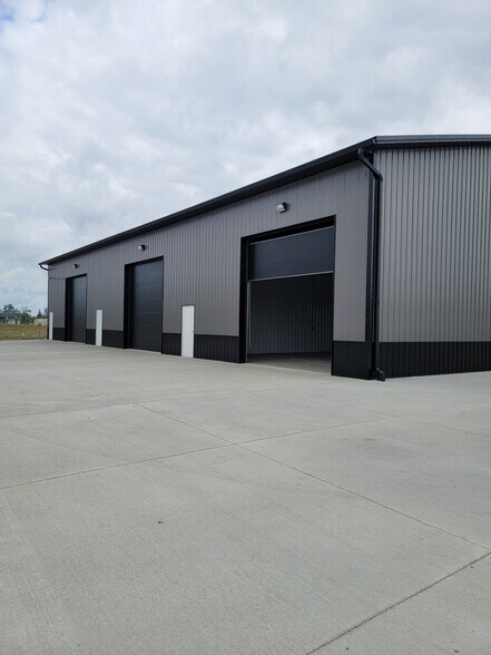 401 Snyder Drive- Building. A, Huxley, IA à vendre - Photo de l’immeuble – Image 3 sur 12