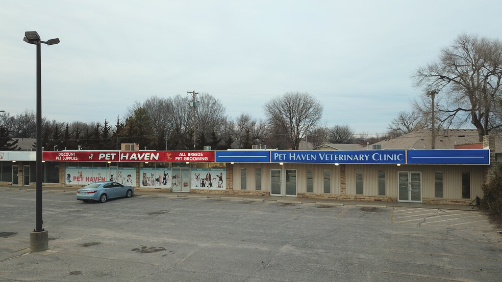 NNN Multi-tenant Commercial - Extra Land portefeuille de 2 biens à vendre sur LoopNet.fr - Photo de l’immeuble – Image 2 sur 23