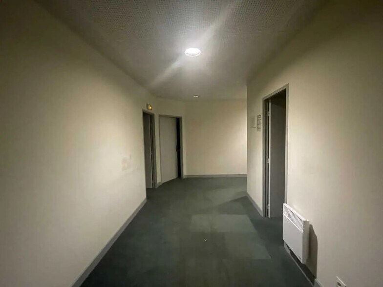 Bureau dans Allonne à louer - Photo intérieure – Image 2 sur 8