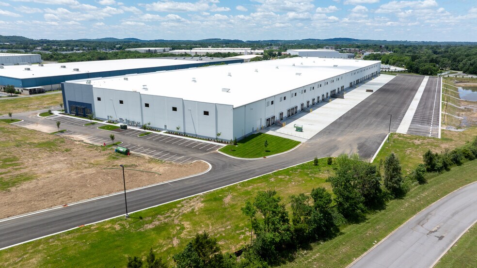 575 Maddox Simpson Pkwy, Lebanon, TN à louer - Photo de l’immeuble – Image 2 sur 13