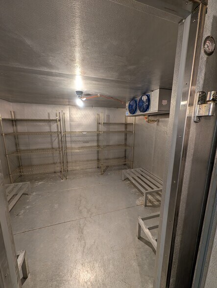 1225 N Main St, Adrian, MI à louer - Photo intérieure – Image 2 sur 6