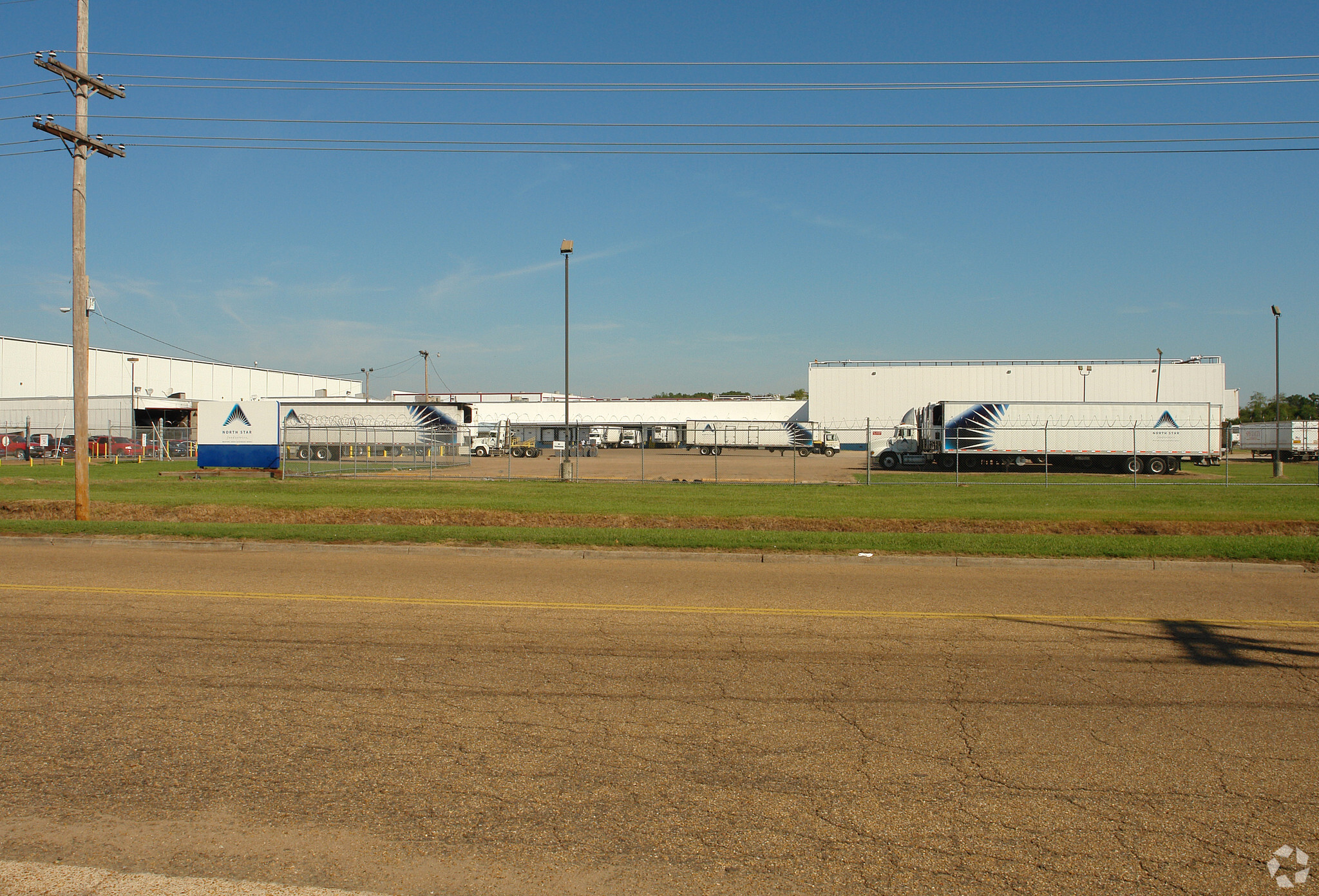 4240 Industrial Dr, Jackson, MS à louer Photo de l’immeuble– Image 1 sur 4