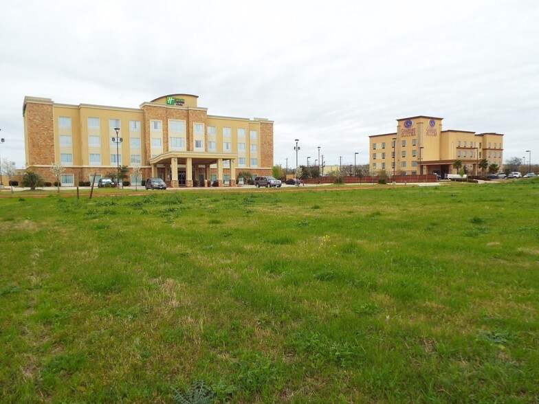 Interstate 35 & Main St, Buda, TX à vendre - Photo principale – Image 1 sur 4
