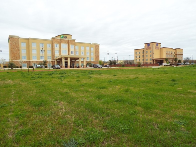 Interstate 35 & Main St, Buda, TX à vendre - Photo principale – Image 2 sur 4