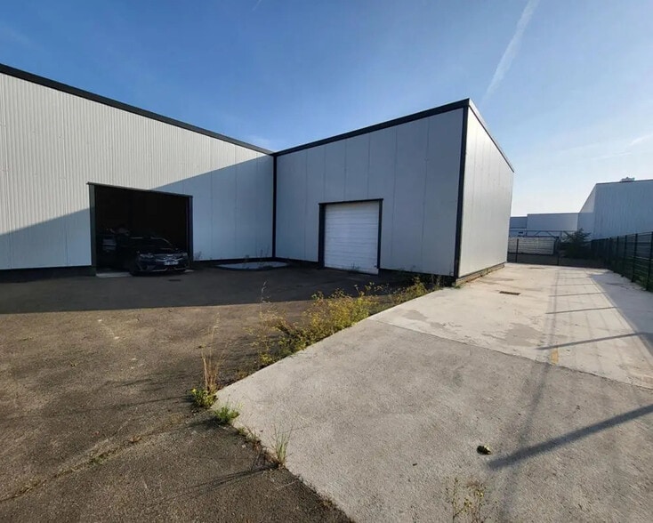 Industriel/Logistique dans Sablé-sur-Sarthe à louer - Photo de l’immeuble – Image 3 sur 7