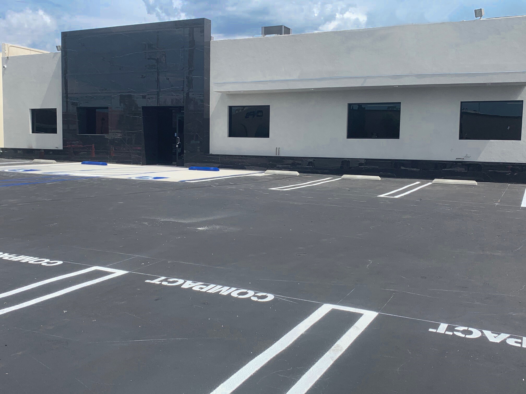 7628-7630 Densmore Ave, Van Nuys, CA à louer Photo principale– Image 1 sur 4