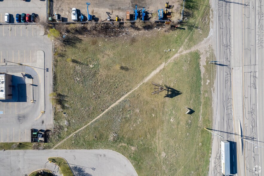 4605 25 St SE, Calgary, AB à louer - Aérien – Image 3 sur 4