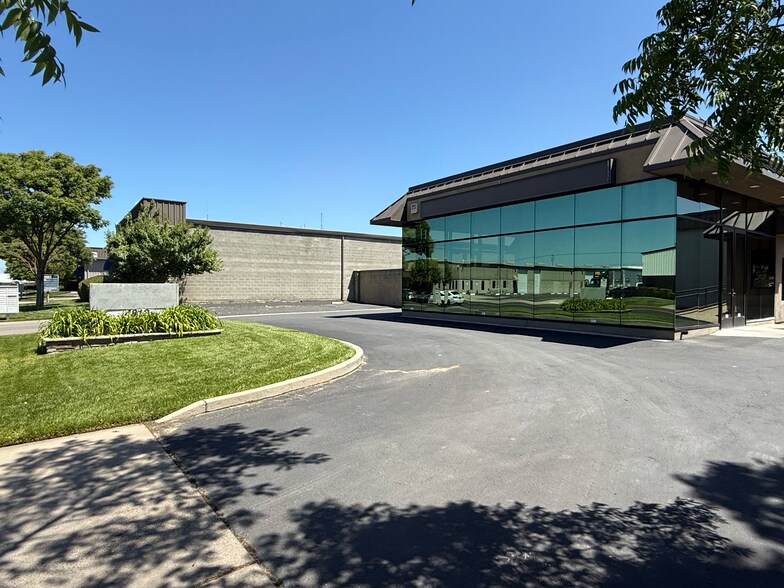 4812 Stratos Way, Modesto, CA à louer - Photo de l’immeuble – Image 3 sur 21