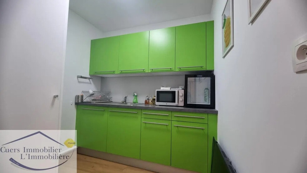 Bureau dans Solliès-Pont à vendre - Photo de l’immeuble – Image 3 sur 8