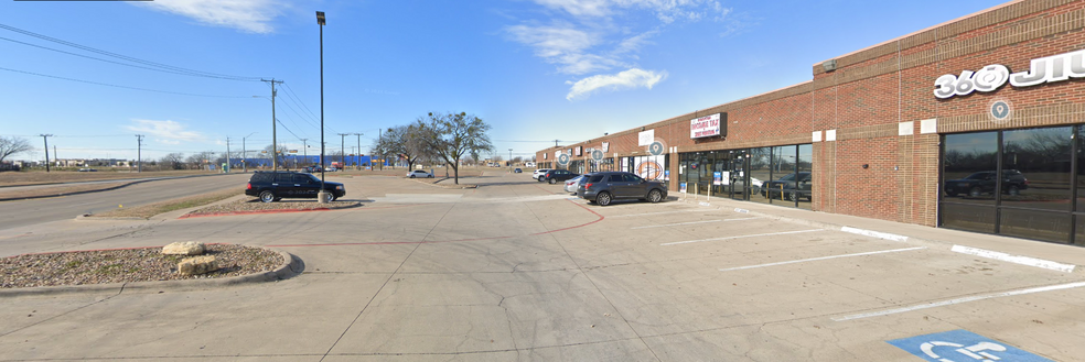 830 Mayfield Rd, Grand Prairie, TX à louer - Photo de l’immeuble – Image 3 sur 8