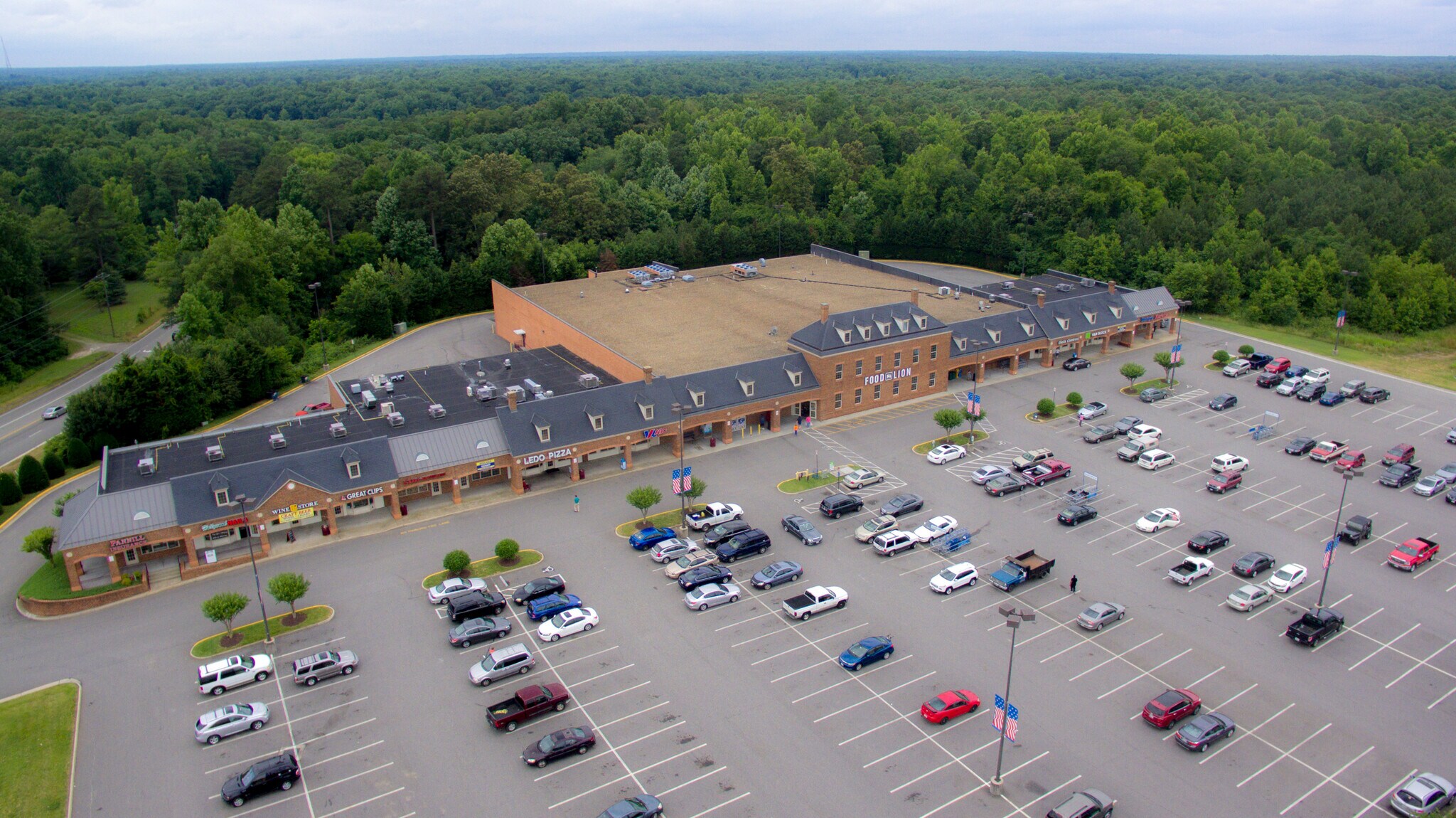 7000 Commons Plz, Chesterfield, VA à vendre Photo de l’immeuble– Image 1 sur 4