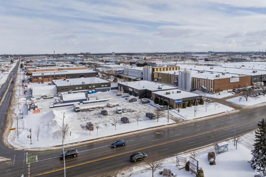 3045 Boul Le Corbusier, Laval, QC à vendre - Aérien – Image 3 sur 4