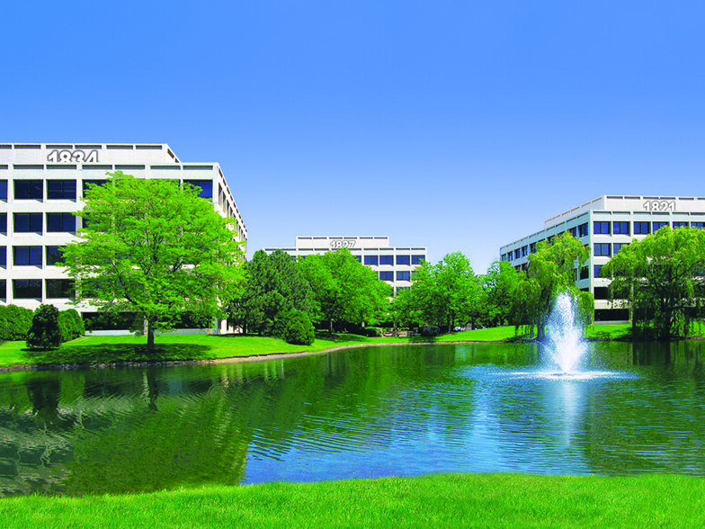 1821 Walden Office Sq, Schaumburg, IL à louer - Photo de l’immeuble – Image 2 sur 7
