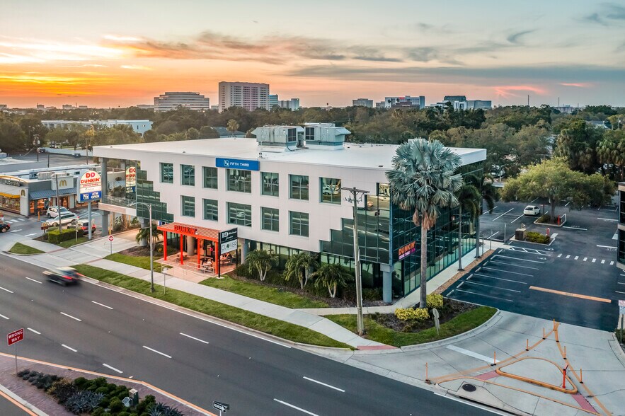 4427 W Kennedy Blvd, Tampa, FL à vendre - Photo de l’immeuble – Image 2 sur 9