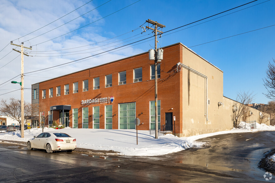 265 Av Dunbar, Mont-Royal, QC à louer - Photo de l’immeuble – Image 1 sur 5