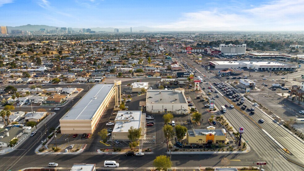 401-481 S Decatur Blvd, Las Vegas, NV à louer - Photo de l’immeuble – Image 3 sur 3