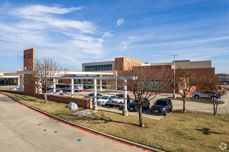 2809 Mayhill Rd, Denton, TX à louer - Photo de l’immeuble – Image 3 sur 5