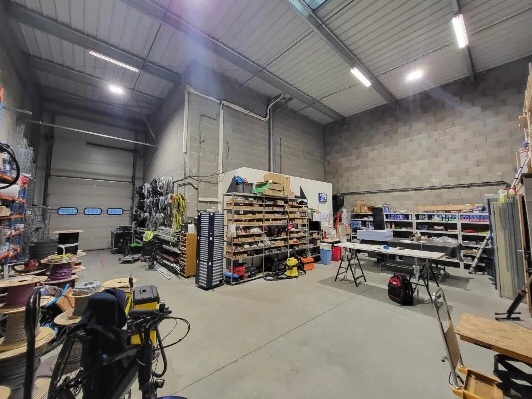 Local d’activités dans Décines-Charpieu à louer Photo intérieure– Image 1 sur 6