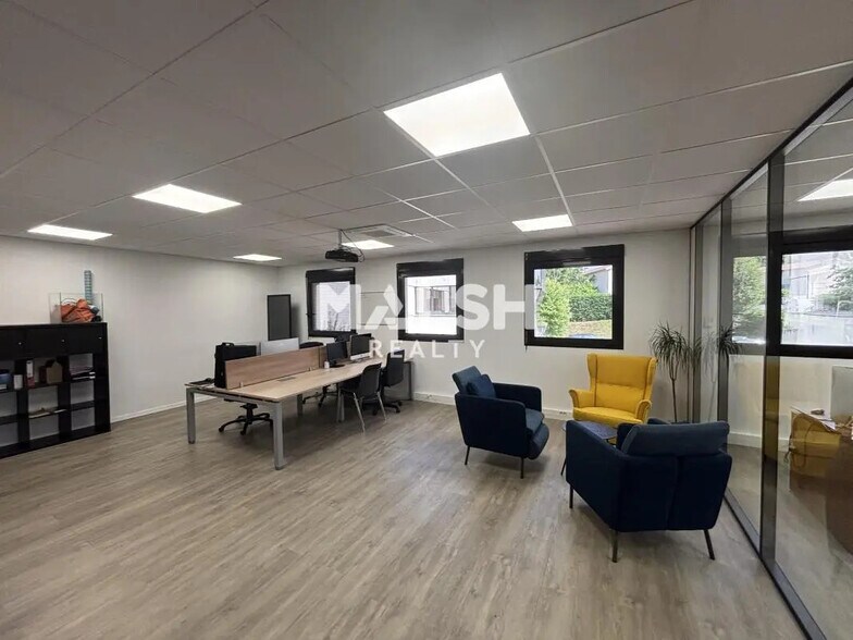 Bureau dans Francheville à vendre - Photo de l’immeuble – Image 3 sur 8