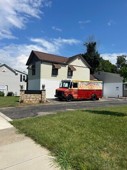 546 E Dixie Dr, West Carrollton, OH à vendre - Photo de l’immeuble – Image 2 sur 21