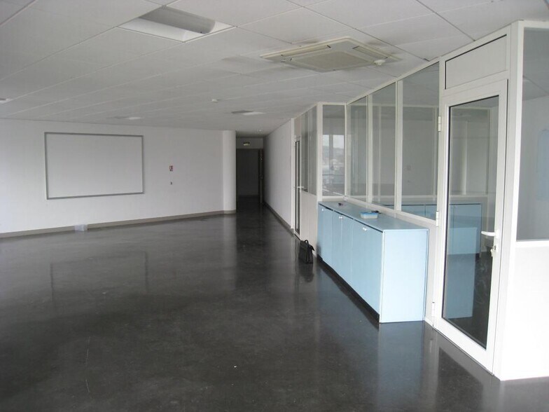 Bureau dans Aubagne à louer - Photo de l’immeuble – Image 1 sur 5