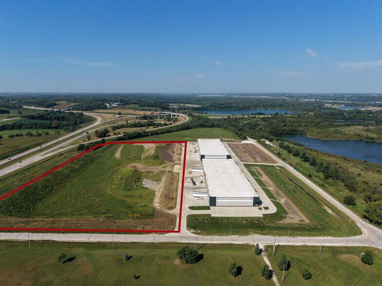 3155 SE 42nd St, West Des Moines, IA à vendre - Photo de l’immeuble – Image 2 sur 3